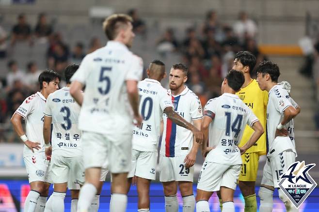 수원FC는 FC서울 원정 무승(1무 5패)의 징크스도 깨지 못했다. 사진=한국프로축구연맹