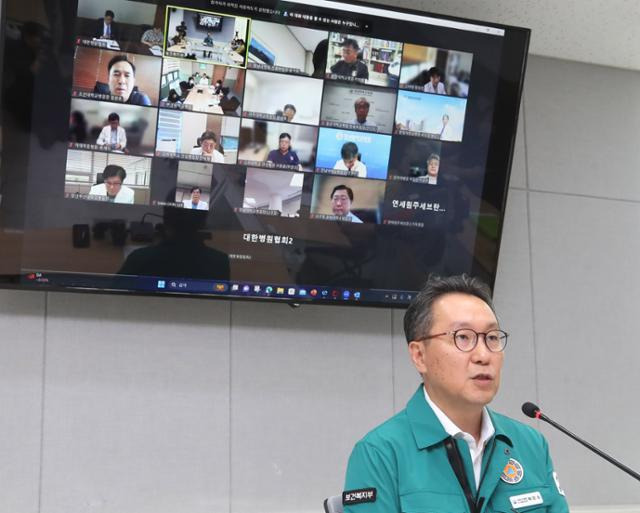 박민수 보건복지부 2차관이 12일 서울 중구 서울시티타워에서 열린 보건의료노조 파업 관련 상급 종합병원 간담회에서 모두발언을 하고 있다. 뉴시스