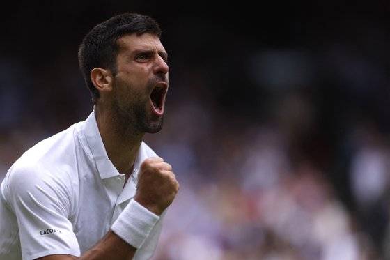 살인 일정 속에서도 윔블던 4강에 진출한 조코비치. 로이터=연합뉴스