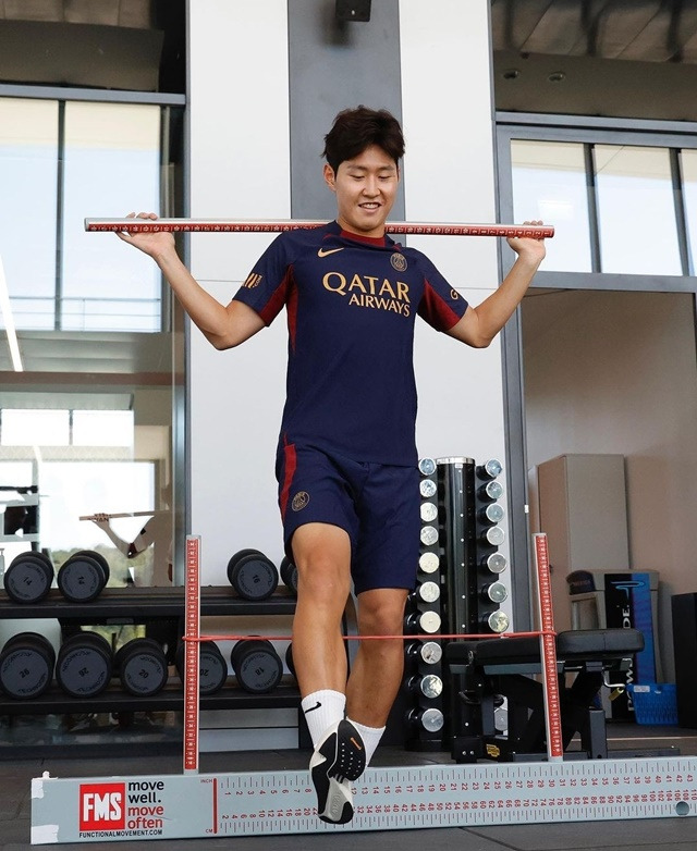 실내훈련 중인 이강인. /사진=PSG SNS