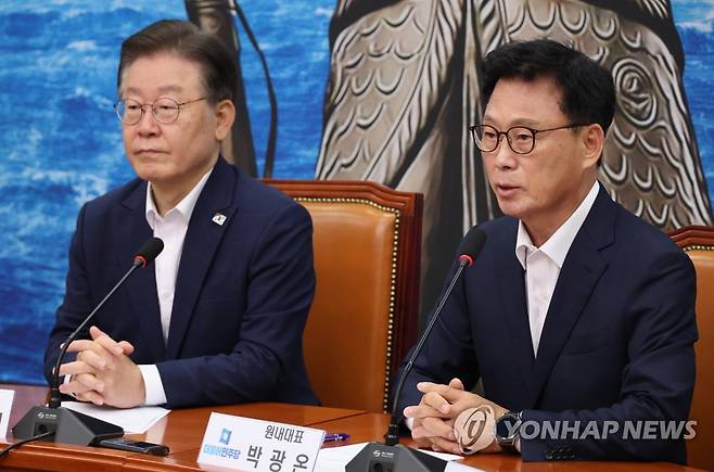 발언하는 박광온 원내대표 (서울=연합뉴스) 한상균 기자 = 더불어민주당 박광온 원내대표가 12일 국회 당 사무실에서 열린 최고위원회 회의에서 발언하고 있다. 2023.7.12 xyz@yna.co.kr