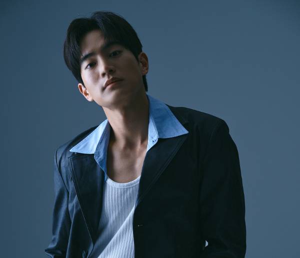 영화 ‘귀공자’에 출연한 배우 강태주가 포즈를 취하고 있다. 수많은 도전 끝에 1980대 1의 경쟁률을 뚫고 마르코로 발탁된 강태주는 “배우로서 책임감을 갖고 작품에 임할 것”이라고 밝혔다. 영화사금월·스튜디오앤뉴 제공