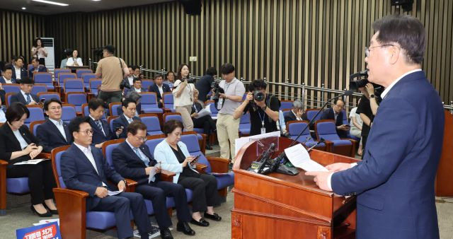 이재명 더불어민주당 대표가 13일 오전 국회에서 열린 정책의원총회에서 발언하고 있다. 연합뉴스