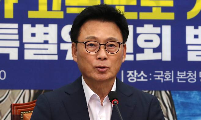 박광온 더불어민주당 원내대표가 13일 서울 여의도 국회에서 열린 대통령 처가 고속도로게이트 진상규명 특별위원회 출범식에서 발언하고 있다. 뉴시스