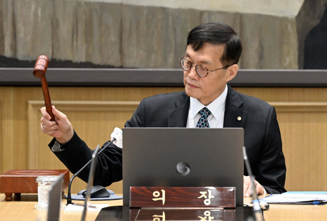 이창용 한국은행 총재가 13일 서울 중구 한국은행에서 열린 금융통화위원회를 주재하고 있다. 2023. 07. 13. 사진공동취재단