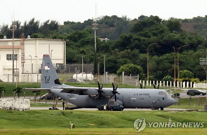 일본 오키나와 미군 가데나 기지의 C-130J 수송기 [연합뉴스 자료사진]