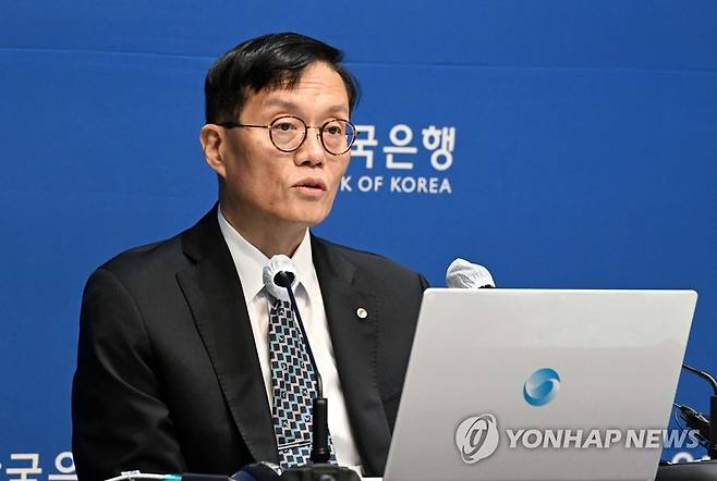 발언하는 이창용 총재 (서울=연합뉴스) 이창용 한국은행 총재가 13일 서울 중구 한국은행에서 열린 7월 금융통화위원회 금리 결정에 대한 기자간담회에서 발언하고 있다. 2023.7.13 [사진공동취재단] photo@yna.co.kr