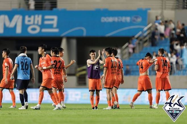 최근 12경기서 승리가 없는 강원FC. ⓒ 한국프로축구연맹