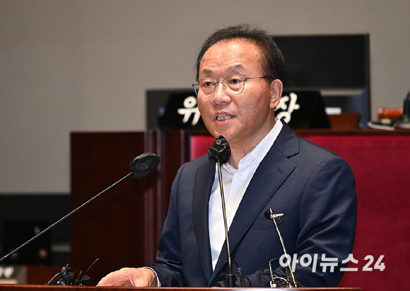 윤재옥 국민의힘 원내대표가 5일 오전 서울 여의도 국회에서 열린 긴급 의원총회에서 발언을 하고 있다. [사진=곽영래 기자]