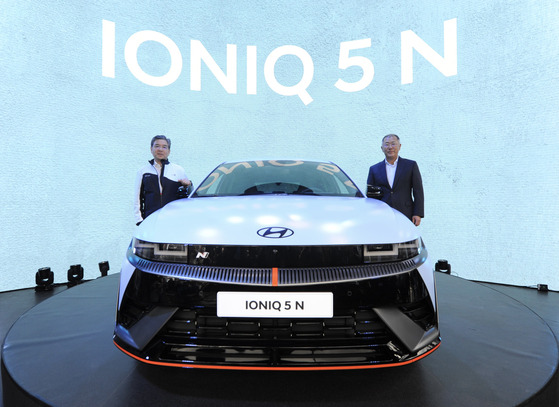 Hyundai Motor Group Executive Chair Euisun Chung, right, and Hyundai Motor CEO Chang Jae-hoon pose with the Ioniq 5 N at the Goodwood Festival of Speed held in West Sussex, Britain on Thursday. [HYUNDAI MOTOR]