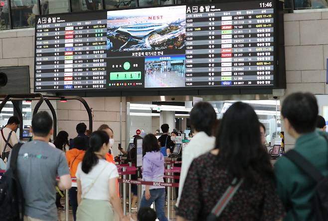 올 상반기 전국 국제공항 국내선 이용객은 북적인 반면 국제선은 상대적으로 한산했다. 사진은 김포공항 국내선청사 모습. /사진=뉴시스