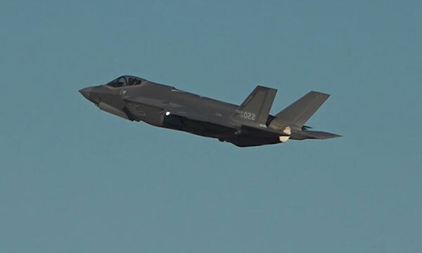 공군 F-35A 스텔스전투기가 훈련을 위해 비행을 하고 있다. 공군 제공