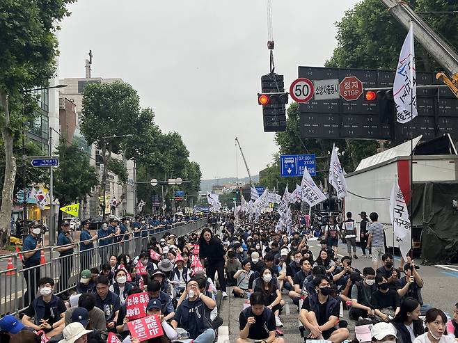 15일 서울 대학로에서 민주노총 공공운수노조가 집회를 열었다./고유찬 기자