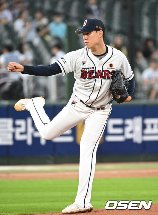 [OSEN=부산, 이대선 기자] 14일 오후 부산 사직야구장에서 2023 신한은행 SOL KBO 퓨처스 올스타전이 열렸다.1회초 무사에서 북부리그 올스타 선발투수 김유성이 역투하고 있다. 2023.07.14 /sunday@osen.co.kr