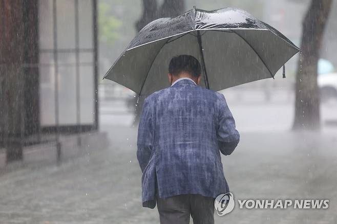 기상청 "모레까지 충청·호남 중심 많고 강한 비 지속" [연합뉴스 자료사진]