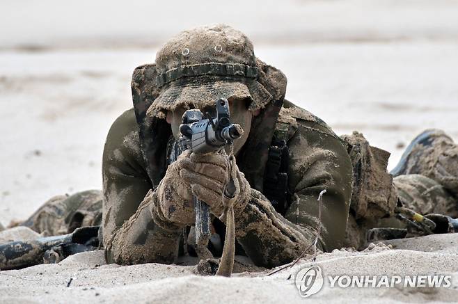 훈련 중인 일본 육상자위대원 [UPI 연합뉴스]