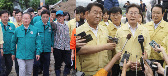 (왼쪽부터) 윤재옥 국민의힘 원내대표, 이재명 더불어민주당 대표. (사진=연합뉴스)