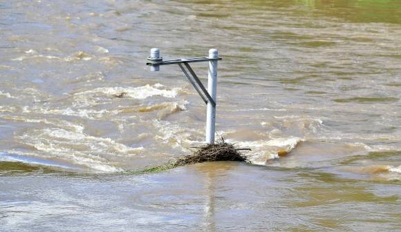장맛비로 잠긴 지석천 시설물 - 16일 호우경보가 내려진 전남 나주시 지석교 아래 하천 시설물이 불어난 장맛비에 잠겨 있다. 2023.07.16 뉴시스