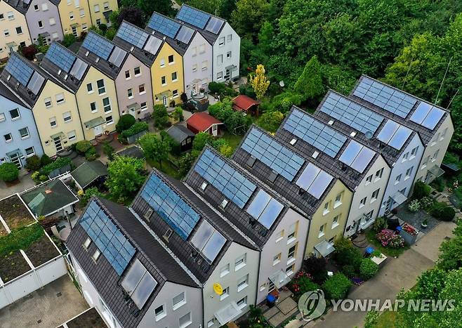 태양광 설비 단 독일 주택단지 [AFP 연합뉴스 자료사진. 재판매 및 DB 금지]