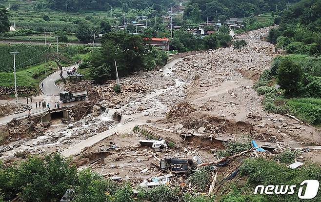 16일 집중호우로 인해 산홍수가 발생한 경북 예천군 은풍면 금곡2리 지경터 마을이 폐허로 변해 있다. 2023.7.16/뉴스1 ⓒ News1 공정식 기자