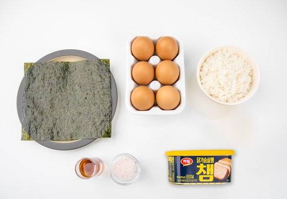 무스비의 재료. 사진 하림