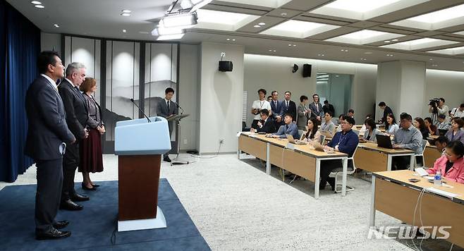 [서울=뉴시스] 전신 기자 = 김태효 국가안보실 제1차장과 커트 캠벨 국가안보회의(NSC) 인도·태평양 조정관이 18일 오후 서울 용산 대통령실 청사에서 한미 핵협의그룹 출범회의 관련 공동기자회견을 하고 있다. 2023.07.18. photo1006@newsis.com