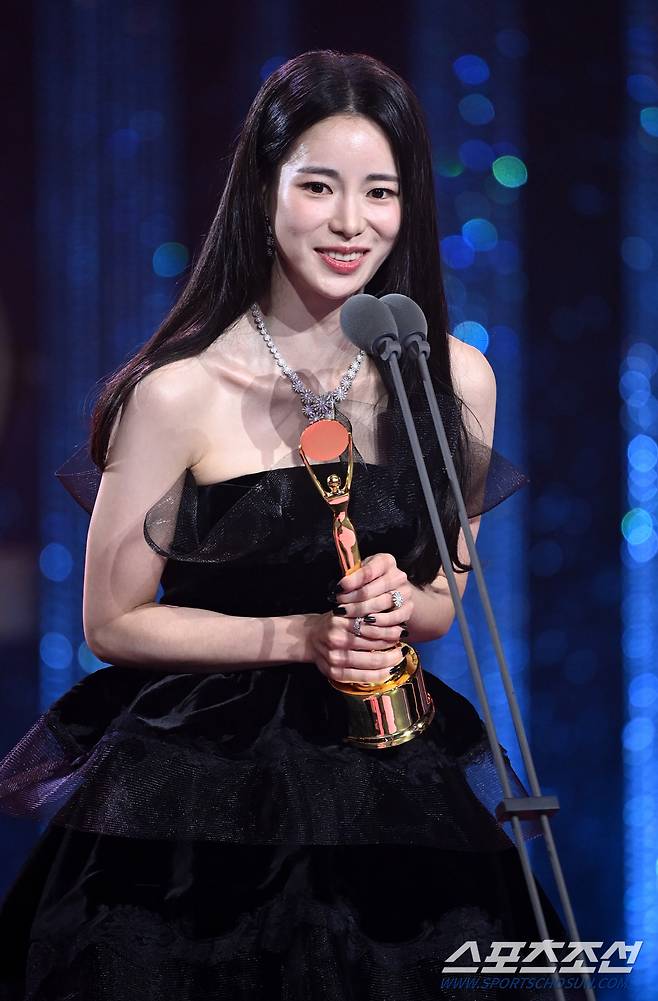 제2회 청룡시리즈어워즈(Bluedragon Series Awards)가 19일 인천 파라다이스시티에서 열렸다. 드라마부문 여우조연상을 수상한 임지연이 소감을 말하고 있다. 인천=최문영 기자deer@sportschosun.com/2023.07.19/