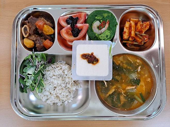 [안동=뉴시스] 대상을 수상한 봉현초등학교 이벤트 식단. (사진=경북교육청 제공) 2023.07.19 *재판매 및 DB 금지