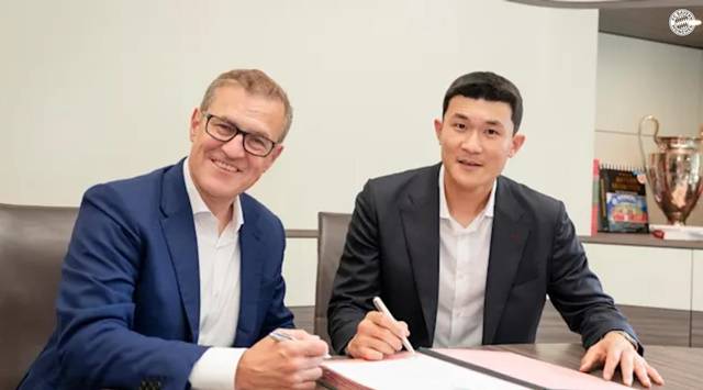 얀 크리스티안 드레센 대표이사와 김민재(오른쪽). /사진=바이에른 뮌헨 공식 홈페이지.