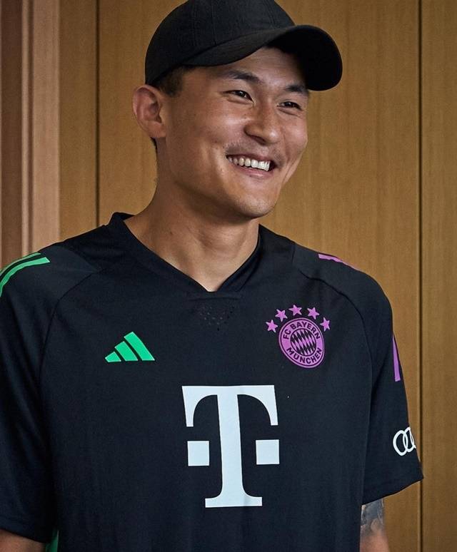 환하게 웃는 김민재. /사진=바이에른 뮌헨 공식 홈페이지