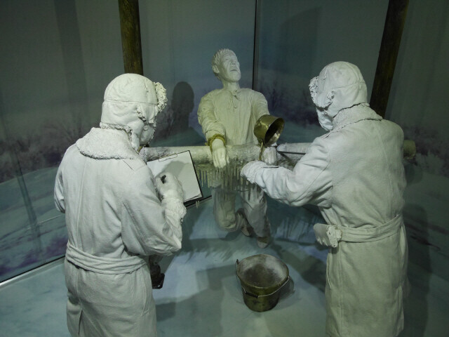 중국 헤이룽장성 하얼빈 731부대 유적지에 재현된 야외 동사 실험 장면. 한겨레 자료
