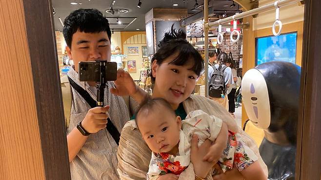 [서울=뉴시스]유튜브 채널 '종지부부'를 운영하는 채종태, 장은지 부부와 딸 채움 (사진=종지부부 제공) 2023.07.19. photo@newsis.com *재판매 및 DB 금지