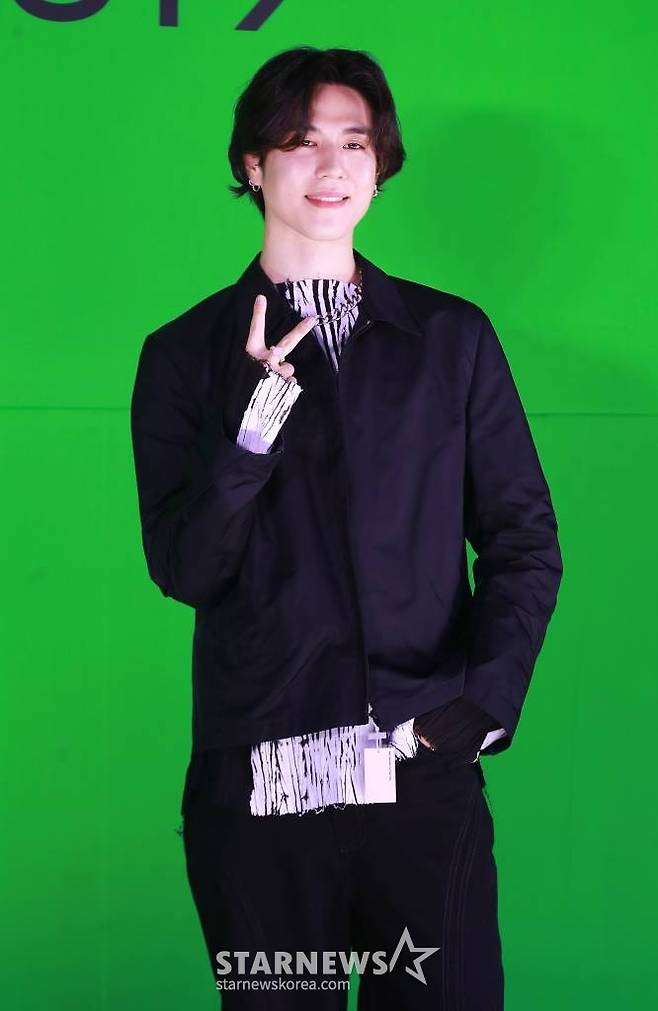 그룹 갓세븐(GOT7) 유겸이 23일 오후 서울 강남구 한 호텔에서 진행된 새 미니앨범 'GOT7' 발매기념 기자간담회에 참석해 포즈를 취하고 있다.  이번 앨범에는 타이틀 곡 'NANANA'를 비롯해, 'TRUTH', 'Drive Me To The Moon', 'TWO', 'Don't Care About Me', 'Don't Leave Me Alone' 등 6곡이 수록됐다. /2022.05.23 /사진=이동훈 기자 photoguy@