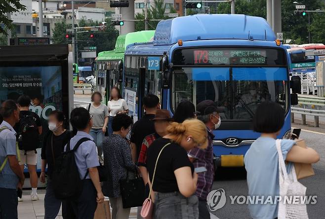 서울 시내 시내버스(기사와 직접 관련 없음) [연합뉴스 자료사진]