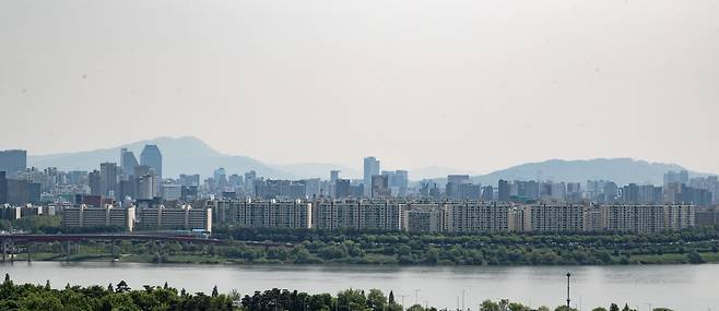 사진은 8일 오후 서울 강남구 압구정동 재건축 예정 아파트 단지 모습. 2023.5.8/뉴스1 ⓒ News1 이재명 기자