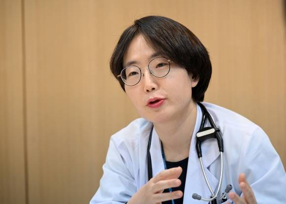 김선영 서울아산병원 교수가 서울 송파구 서울아산병원에서 호스피스·완화의료 확대의 필요성을 강조하고 있다. 오장환 기자