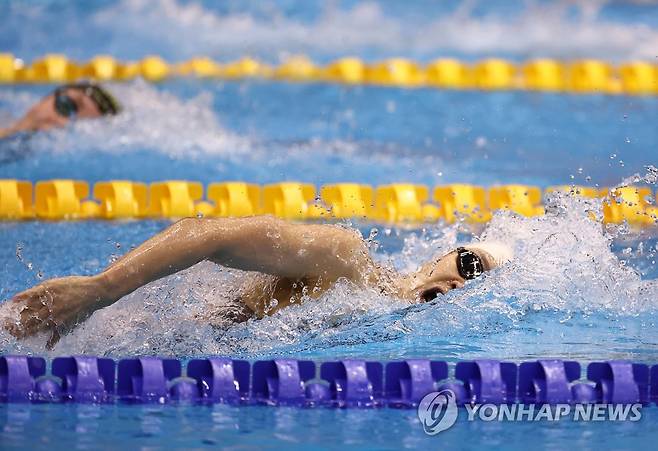 김서영 ‘힘내자’ (후쿠오카=연합뉴스) 윤동진 기자 = 김서영이 23일 일본 후쿠오카 마린 메세 후쿠오카홀에서 열린 여자 개인혼영 200m 예선에서 역영하고 있다. 2023.7.23 mon@yna.co.kr