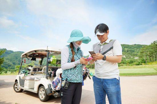 그린재킷 앱을 이용하면 간편하게 2초 만에 캐디피를 결제할 수 있다.