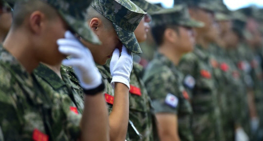 지난 22일 고(故) 채수근 상병의 영결식에서 해병대원이 눈물을 흘리고 있다. 사진=연합뉴스