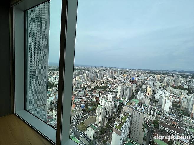 그랜드하얏트 제주 65㎡ 일반객실 전망(시티뷰)