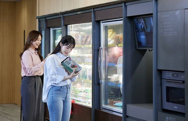 단체급식 업계가 인건비 절감, 편의성 확대 위해 무인 기술 도입에 속도를 내고 있다. 서울 마포구 CJ프레시웨이 본사에 마련된 무인 간편식 코너 '스낵픽' 모습. CJ프레시웨이 제공