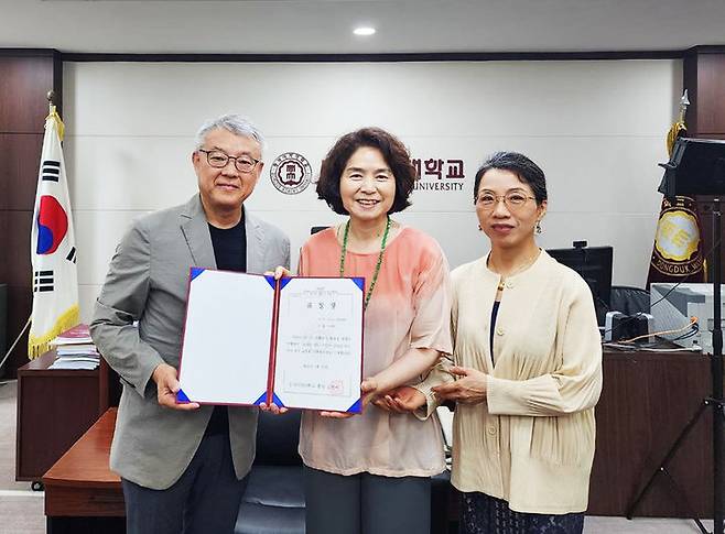 교직원 사회봉사상 시상 기념 촬영 (사진제공=동덕여대) *재판매 및 DB 금지