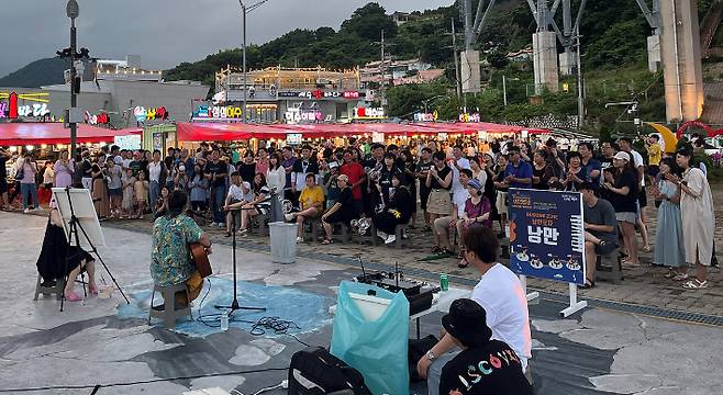 여수밤바다 낭만버스킹. 여수시 제공