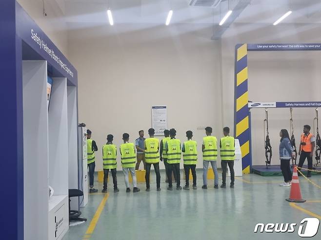 방글라데시 다카에 삼성물산이 세운 안전학교(Safety Academy)에선 현장서 빈번하게 발생하는 사고를 체험하는 안전 교육이 이뤄지고 있었다. 2023. 7. 17/뉴스1 ⓒ News1 최서윤 기자