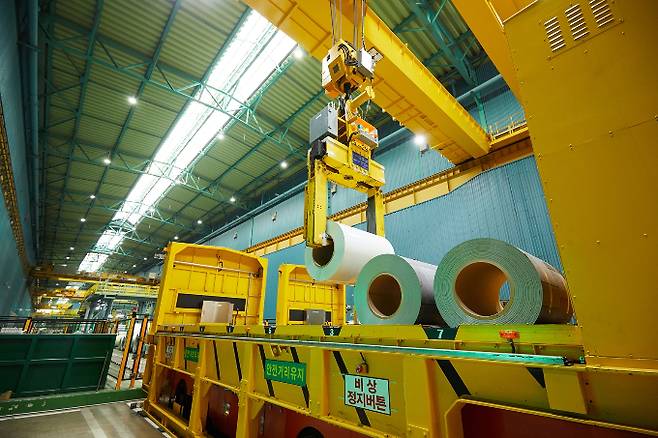 동국씨엠 부산공장의 자동운송설비. / 사진=동국씨엠