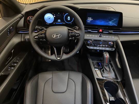 더 뉴 아반떼 N라인 운전석. 이상현 기자