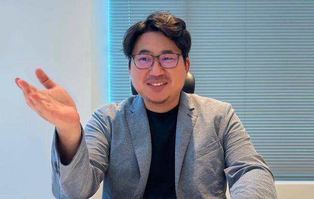 문성욱 대표가 창업한 팀블라인드는 최근 미국 타임지에서 가장 영향력 있는 세계 100대 기업에 선정됐다. 타임지는 "직장인들이 정신 건강부터 조직의 비윤리적 관행까지 모든 것을 블라인드에서 이야기한다"고 선정 이유를 밝혔다. 팀블라인드 제공