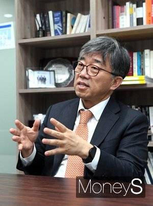 박웅양 지니너스 대표가 최근 일본에 다녀온 일화에 대해 설명하며 유전체 분석 서비스의 글로벌 시장 진출을 예고했다. /사진=장동규 기자