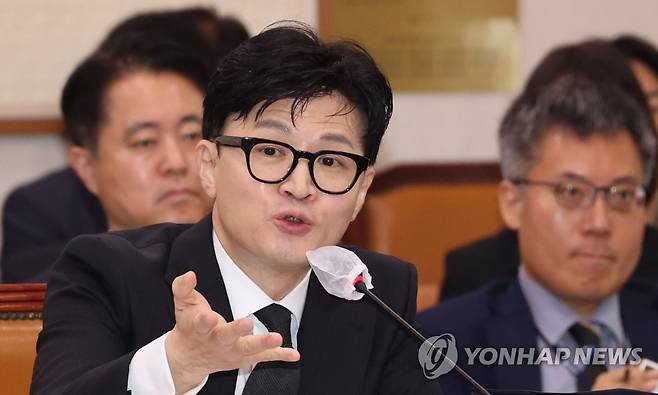 답변하는 한동훈 법무부 장관 (서울=연합뉴스) 하사헌 기자 = 한동훈 법무부 장관이 26일 오전 서울 여의도 국회에서 열린 법사위 전체회의에서 의원 질의에 답변하고 있다. 2023.7.26 toadboy@yna.co.kr