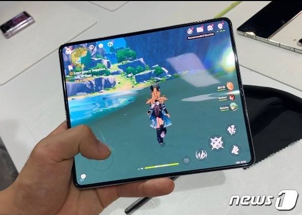 갤럭시Z폴드5로 고사양 게임 '원신'을 재생하는 모습. 2023.07.26. 오현주 기자